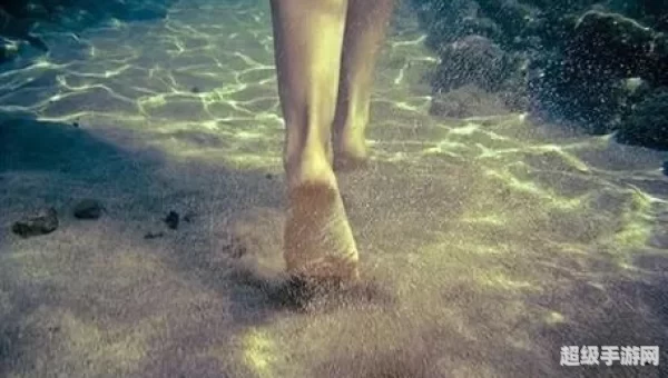 里面像是在水下